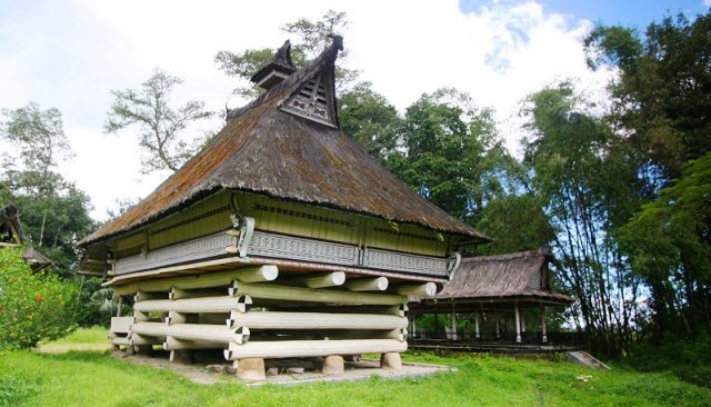 20170609104114 rumah bolon di pematang purba sebelum terbakar