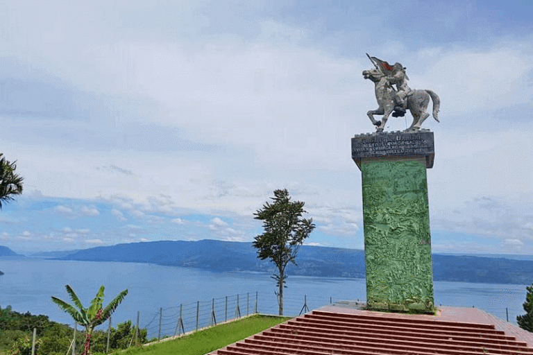 Tugu DJ Damanik KlikBatak 768x512