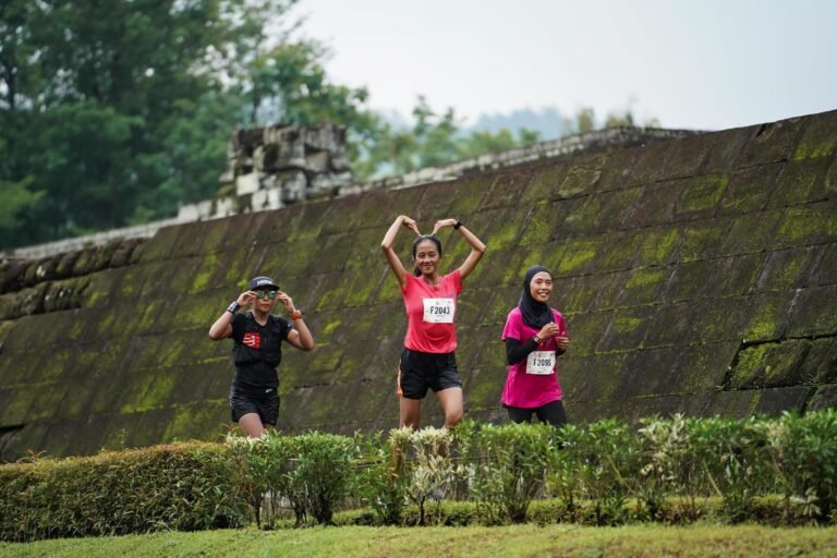 yogyakarta indonesia november 20 2022 the sleman temple run contingent passed the scenic route of the barong temple they took part in a trail running contest free photo 768x512