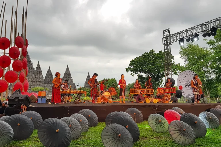 festival payung 768x512