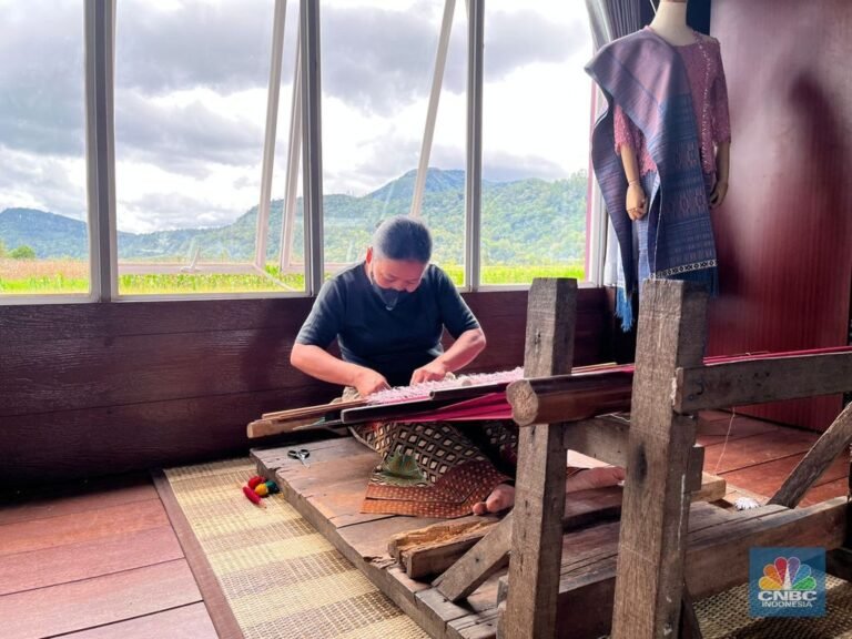 kegiatan menenun di galeri dame ulos 1762933103529 768x576