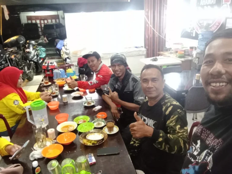mampir ke 2 kali di warung bikers parapat4 768x575